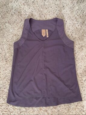 Indygena Sleeveless V-Neck Women's Top in Deep Plum / Brown size Medium